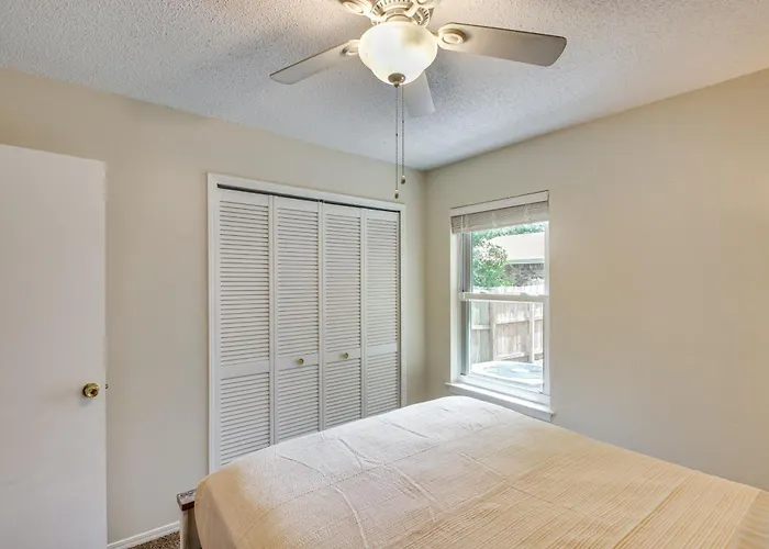 Shop, Dine & Visit Uwf: W/ Yard! * Pensacola