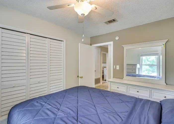 Shop, Dine & Visit Uwf: W/ Yard! * Pensacola