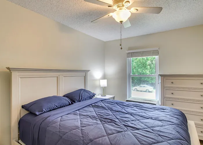 Shop, Dine & Visit Uwf: W/ Yard! Holiday home Pensacola
