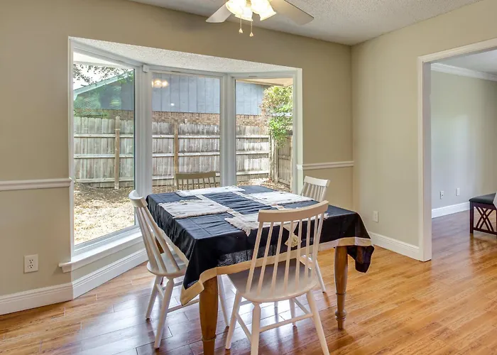 Shop, Dine & Visit Uwf: W/ Yard! * Pensacola